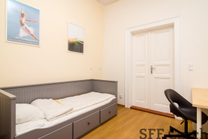 Zařízený pokoj ve sdíleném bytu s vlastní koupelnou Praha 2 Nové město