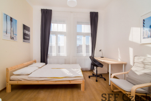 Large room with private bathroom to rent in shared flat Prague 2, close to metro and center