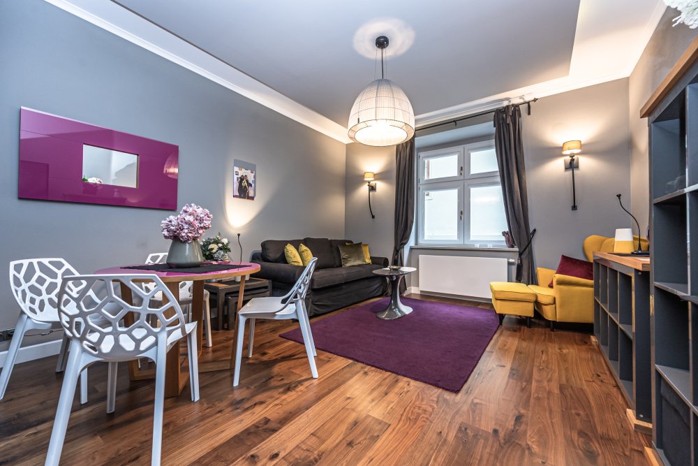 Krátkodobý pronájem bytu Obecní dvůr